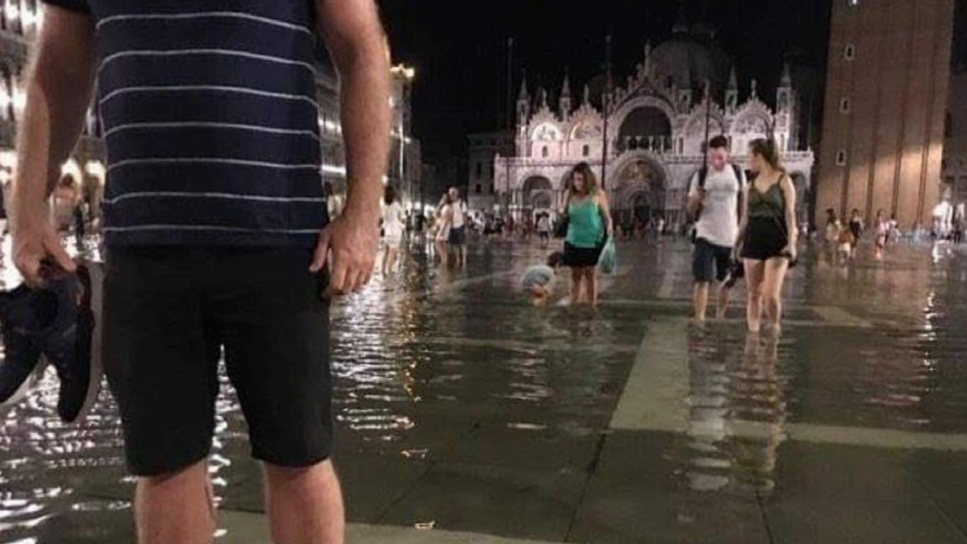 Storm and heavy rains cause flooding in Italy: Squares in Milan and Venice are under water