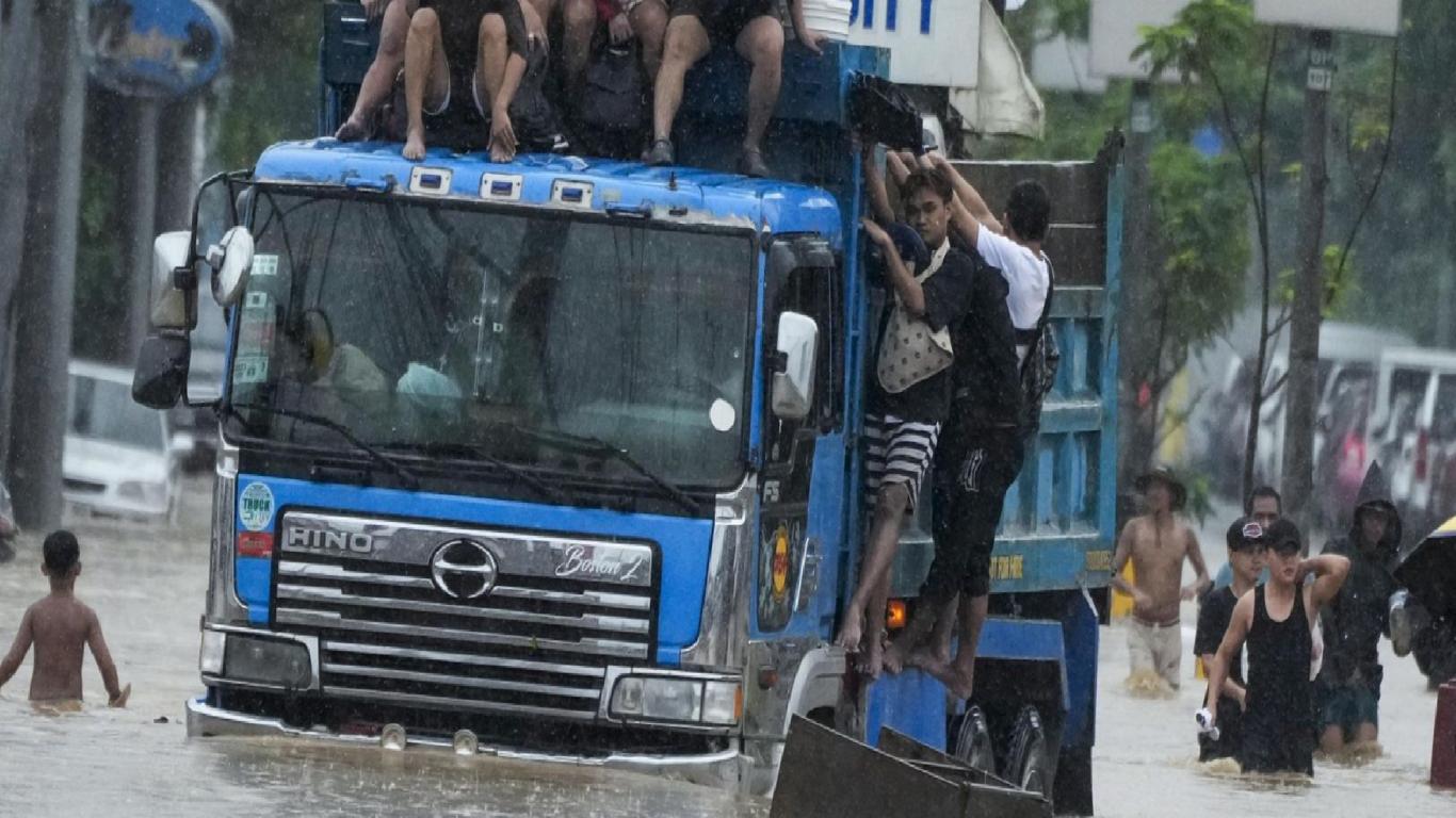 Tropical Storm Yagi Moves into Southern China: Flights Suspended, Schools Closed in Some Regions