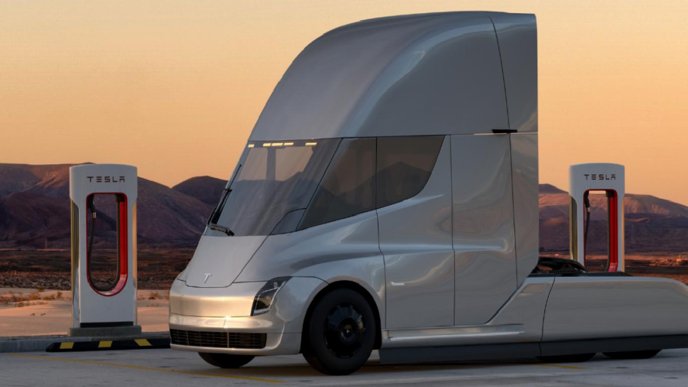 Truckers here, here is Tesla’s first electric truck, the Tesla Semi